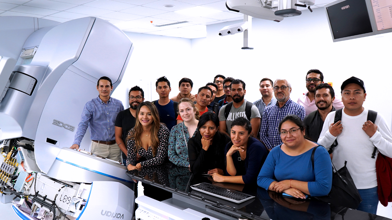 Estudiantes de la Maestría en Ingeniería Biomédica de la ESPOL Realizan Visita Técnica a SOLCA